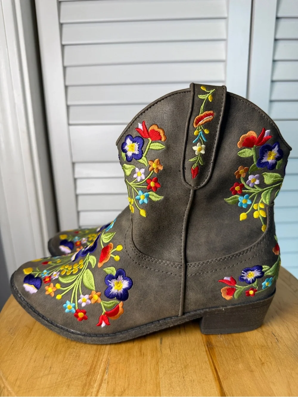 Betseyville Reece Floral Embroidered Ankle Cowboy Boots Girl Sz 4